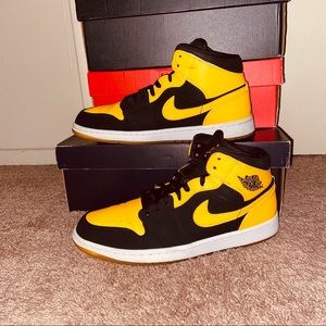 New Love Jordan 1 mid’s
